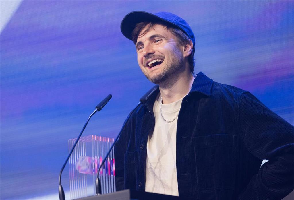 HandOfBlood räumt bei VideoDays als Creator des Jahres ab Phil Laude freut sich über den „Ehrenpreis“ bei den  VideoDays Festival Awards.