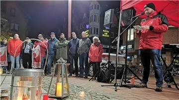 Menschen auf dem Nordenhamer Marktplatz