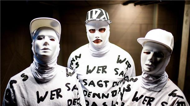 Porky von Deichkind hat Angst vor dem leeren Blatt  Philipp Grütering (l-r) alias Kryptik Joe, Sebastian Dürre alias Porky und Henning Besser alias La Perla  2019 in Berlin.