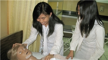 Philippinische Krankenschwesternschülerinnen aus Manila: Hier wird Pflegepersonal für die ganze Welt ausgebildet.