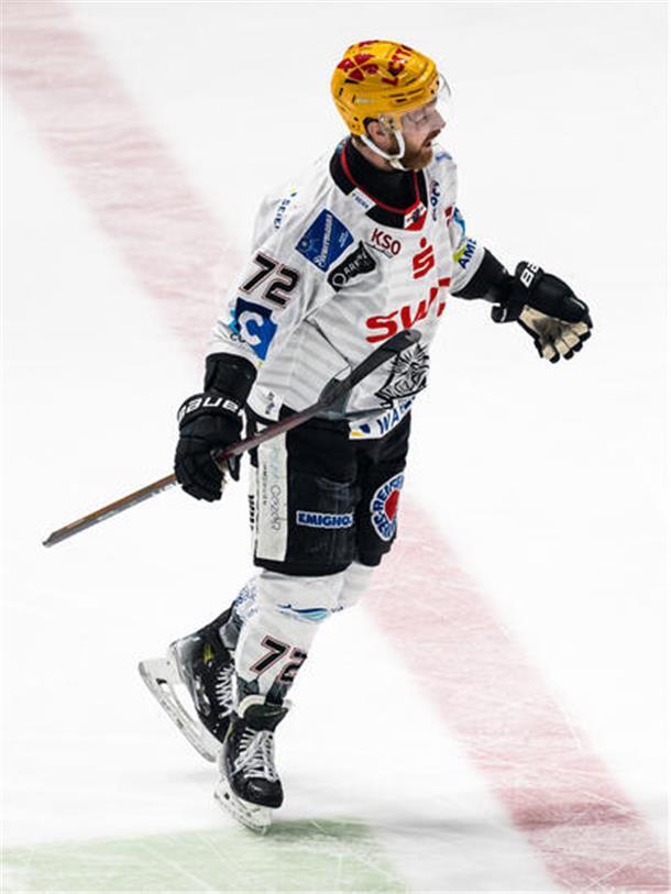 Jetzt brauchen die Pinguins ein Wunder für den Titel Phillip Bruggisser schoss in der 32. Spielminuten den verdienten Ausgleich für die Pinguins.