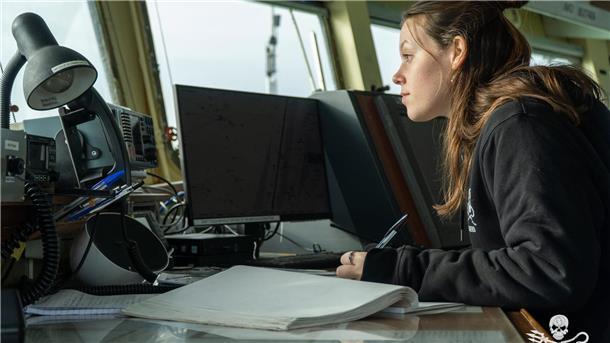 Meeresschützer auf der „John Paul DeJoria“: Tine will wieder kommen Phoebe bei der Arbeit