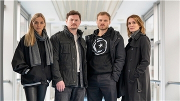 Pia Walther (Annika Blendl, l-r), Christoph Hofherr (Shenja Lacher), Linus Roth (Anton Spieker) und Maike Riem (Anja Kling) sind „Das Quartett“.