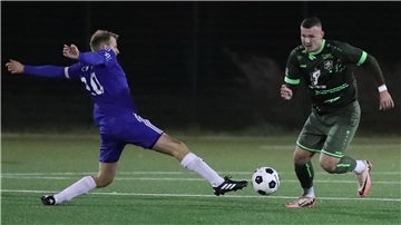 Pierre-Steffen Heinemann vom Fußball-Bezirksligisten TSV Abbehausen (rechts)