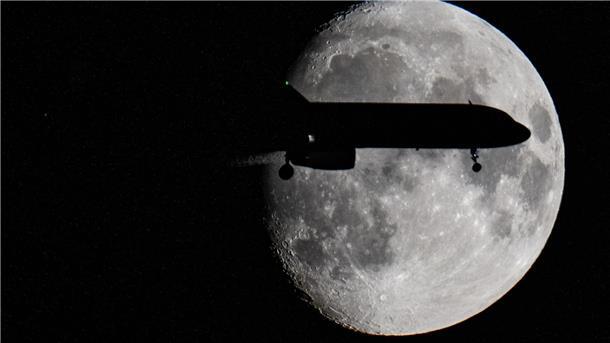 Umfrage: Piloten nehmen häufiger Kurzschlaf im Cockpit Piloten halten im Cockpit häufiger Kurzschlaf.