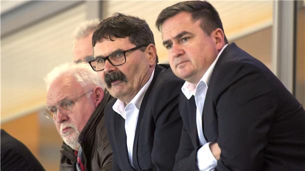Pinguins-Geschäftsführer Hauke Hasselbring (rechts) hofft auf einen regulären Saisonstart im September. Sollte es wegen Corona anders kommen, wären Hilfen aus dem Konjunkturpaket der Bundesregierung wünschenswert.