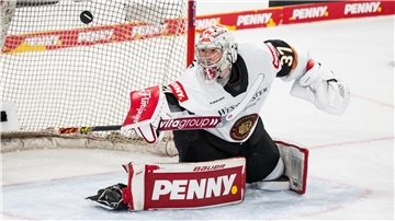 Pinguins-Keeper Maximilian Franzreb erlebte mit der Nationalmannschaft einen unglücklichen Abend.