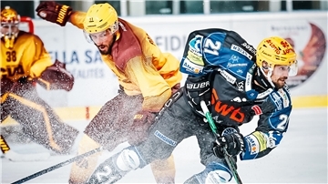 Eishockeyspieler Nico Krämmer in Aktion