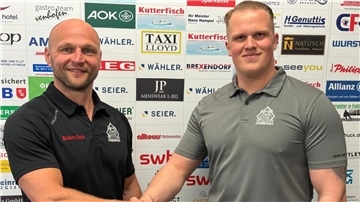 Pinguins-Sportmanager Sebastian Furchner (li.) begrüßt den neuen Athletikcoach in Bremerhaven: Marian Schmied.