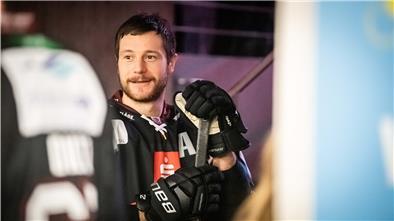 Der eigene Kopf ist der schwerste Gegner Pinguins-Stürmer Jan Urbas hat sich durchgebissen. Seine Durststrecke ist vorbei, er steht wieder auf dem Eis.