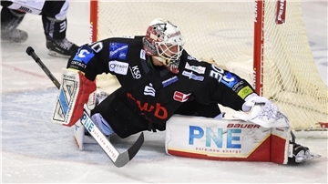 Pinguins-Torwart Kristers Gudlevskis zeigt aktuell auch im Tor für Lettland seine Klasse.
