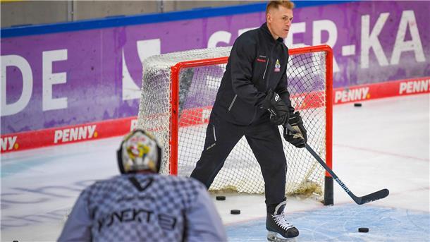 Pinguins-Trainer Alexander Sulzer hat mit seiner Mannschaft auf der Schweiz-Reise wichtige Erkenntnisse gesammelt.