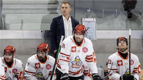 Spieler auf der Auswechselbank der Fischtown Pinguins
