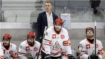 Spieler auf der Auswechselbank der Fischtown Pinguins