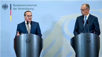 Neuer Wehrdienst auf dem Weg - Pistorius: „Riesenschritt“ Pistorius und Merz bei ihrer Pressekonferenz nach der Kabinettssitzung im Bendlerblock.