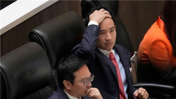 Thailand: Wahlsieger Pita hofft weiter auf Premier-Amt Pita Limjaroenrat reagiert während der Stimmenauszählung im Parlament.
