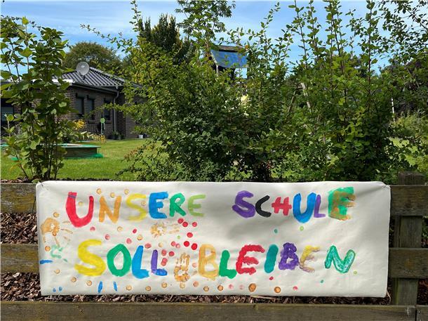 Ist die Schule nur der Anfang? In Wehdel bricht mehr Infrastruktur weg Protest gegen Schulschließung in Wehdel