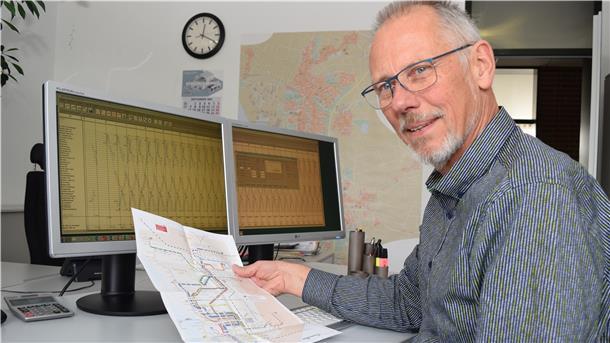 Größte Reform im Bremerhavener Nahverkehr seit 25 Jahren Planer Werner Meißner und seine Kollegen haben mit Hochdruck an dem Projekt gearbeitet.