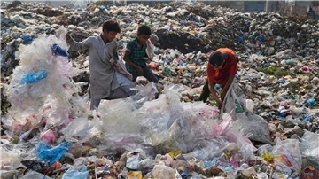 Plastikabfall wird auch exportiert und vermüllt viele Entwicklungsländer (Symbolbild)