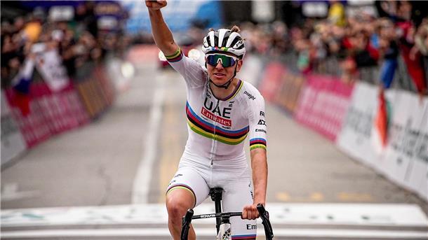 Erst Merckx, dann Coppi: Pogacar knackt Rekorde der Legenden Pogacar feiert den nächsten Solosieg.
