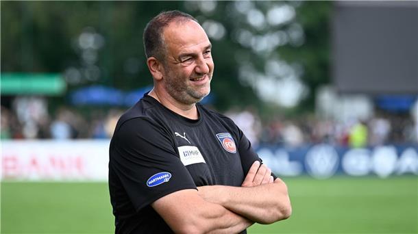 Pokal-Aufgabe gemeistert: Trainer Frank Schmidt und der 1. FC Heidenheim.