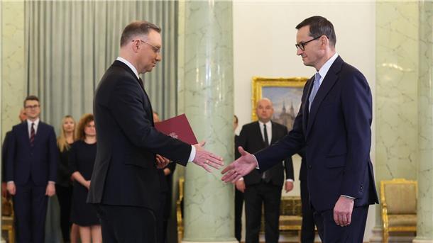 Nach Wahlschlappe: PiS zögert Machtwechsel in Polen hinaus Polens Präsident Andrzej Duda und der ehemalige Ministerpräsident Mateusz Morawiecki in Warschau.