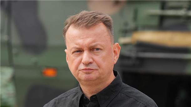 Polen, Ungarn und Rumänien fliegen Bürger aus Israel aus Polens Verteidigungsminister Mariusz Blaszczak.