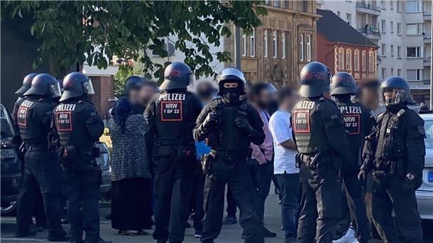 Massenschlägerei in Castrop-Rauxel: „Tumultlage“ Polizeieinsatz am Ort der Massenschlägerei in Castrop-Rauxel.