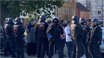 Polizeieinsatz am Ort der Massenschlägerei in Castrop-Rauxel.