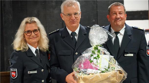 Dieter Klingforth ist der neue Leiter der Polizeiinspektion Rotenburg Polizeipräsidentin Kathrin Schuol führte Dieter Klingforth (Mitte) offiziell in sein neues Amt ein. Jörg Wesemann (rechts) ist jetzt der Vizepräsident der Polizeidirektion Lüneburg.