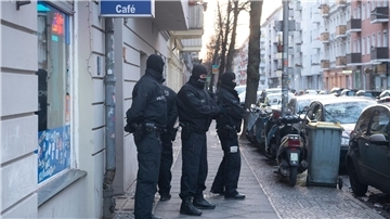 Polizisten bei einer Razzia in der Hauptstadt.