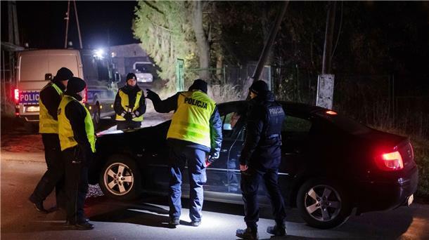Einschlag in Polen war wohl ukrainische Flugabwehrrakete Polnische Polizisten im südpolnischen Przewodow.