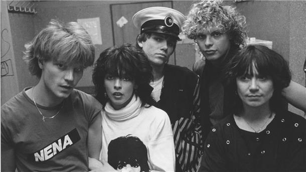 40 Jahre „99 Luftballons“ von Nena Popsängerin Nena (2.v.l.) 1983 mit Rolf Brendel (Schlagzeug, l), Jürgen Demel (Bass, M), Uwe Fahrenkrog-Petersen (Tasteninstrumente, 2.v.r.)) und Carlo Karges (Gitarre).