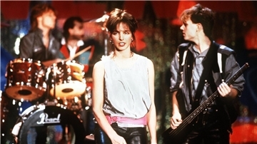 Popsängerin Nena mit ihrer Band bei einem Auftritt 1984.
