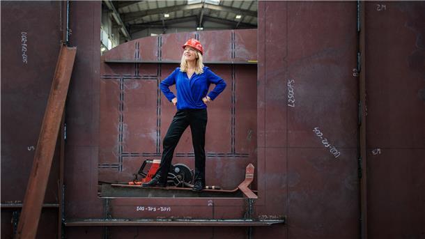 Portrait von Antje Boetius während der Kiellegung des Forschungsschiffs Uthörn in der Fassmer Werft.