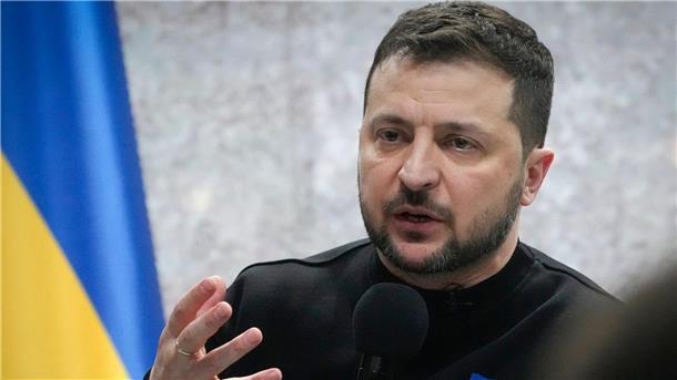 Selenskyj entlässt hochrangigen ukrainischen Kommandeur Präsident Wolodymyr Selenskyj hat einen hochrangigen Kommandeur im Donbass entlassen.