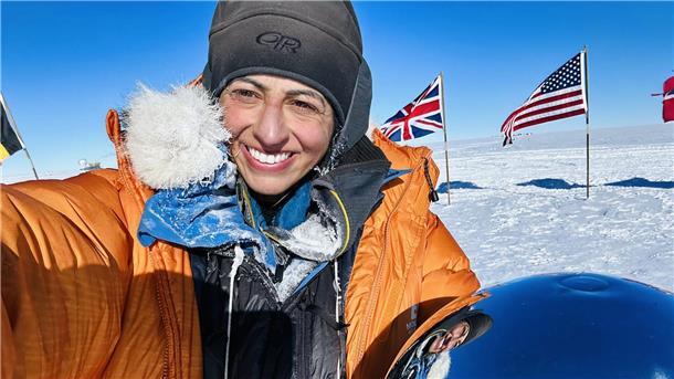 Preet Chandi macht ein Selfie in der Antarktis. Die Britin hat einen neuen Rekord aufgestellt: Für die längste unbegleitete One-Way-Ski-Expedition einer Frau.