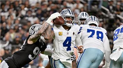 Prescott (Mitte) hatte nach einem schwierigen Start die Partie unter Kontrolle.