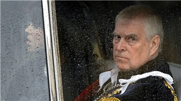 Prinz Andrew legt im Zuge des Epstein-Skandals Titel und Ehrungen ab. (Archivbild)