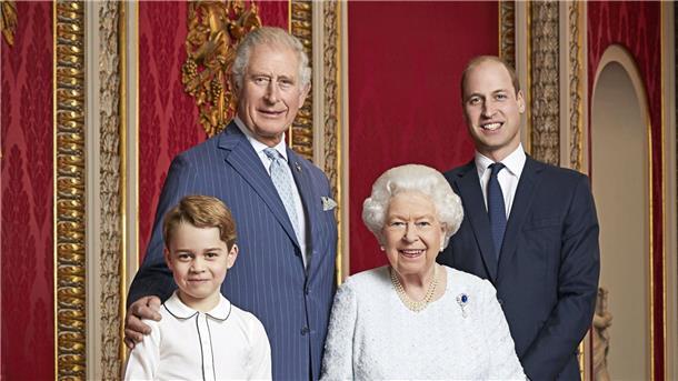 König Charles wird 74: Bewährungsprobe auf dem Thron Prinz Charles (l-r, hinten), Prinz William, Prinz George (l-r, vorne) und Königin Elizabeth II. 2019 in London.