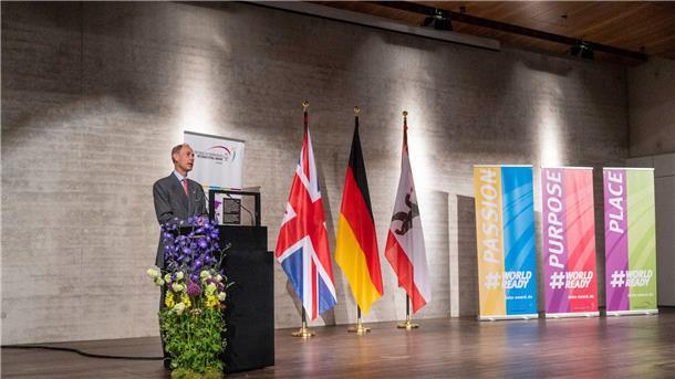 Royaler Besuch: Prinz Edward in Berlin Prinz Edward bei der Verleihung der „Duke of Edinburgh’s International Awards“ in der James-Simon-Galerie.