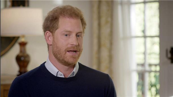 Prinz Harry kritisiert die angebliche Strategie seiner Familie, Geschichten und Narrative in den britischen Boulevardmedien zu platzieren.