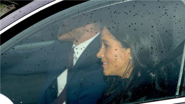 Prinz Harry (l) und seine Frau Meghan, Herzogin von Sussex, 2018 in London.