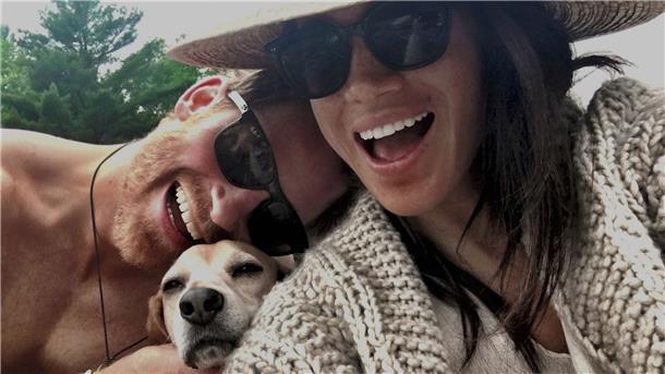 Prinz Harry und Herzogin Meghan in einer Szene der Dokumentation „Harry & Meghan“.