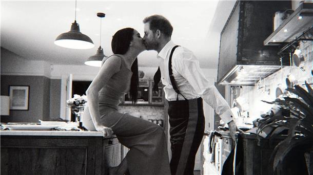 Prinz Harry und Herzogin Meghan in einer Szene der Netflix-Doku.