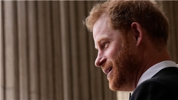 Prinz Harry und weitere Prominente haben eine gemeinsame Klage gegen den Verlag der „Mail on Sunday“ und der „Daily Mail“ eingereicht.