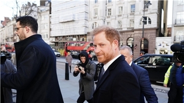 Prinz Harry vor der Anhörung vor dem Royal Courts Of Justice in London.