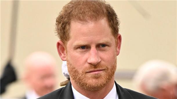 Teilsieg für Prinz Harry bei Bespitzelungsklage Prinz Harry zieht gegen die britische Boulevardpresse vor Gericht.