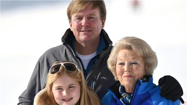 Königliche Oma: Prinzessin Beatrix wird 85 Prinzessin Beatrix, Prinzessin Catharina-Amalia und König Willem-Alexander der Niederlande im Skiurlaub in Lech am Arlberg 2015.