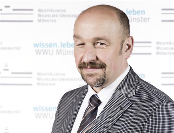 Sex in Zeiten der Trauer: Zu früh oder zu spät gibt es nicht Prof. Traugott Roser ist Seelsorger mit Schwerpunkt Palliativpflege und Professor für Praktische Theologie an der Westfälischen Wilhelms-Universität Münster.